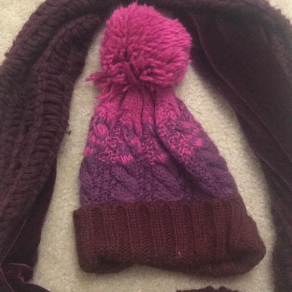 Hat and scarf. Maroon n pink - Picture 3 of 5